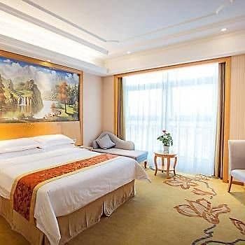 Vienna International Hotel Лэшань Экстерьер фото